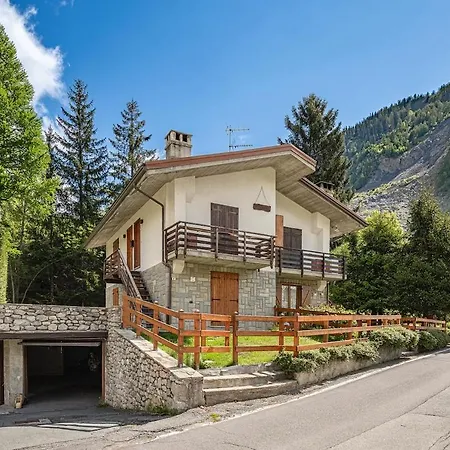 Nest-home In Front To Mont Blanc *