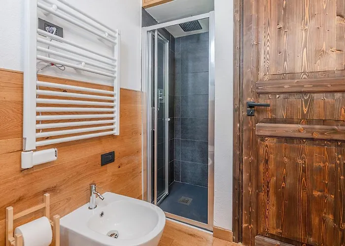 Nest-home In Front To Mont Blanc