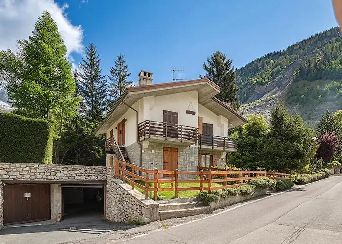 Nest-home In Front To Mont Blanc *